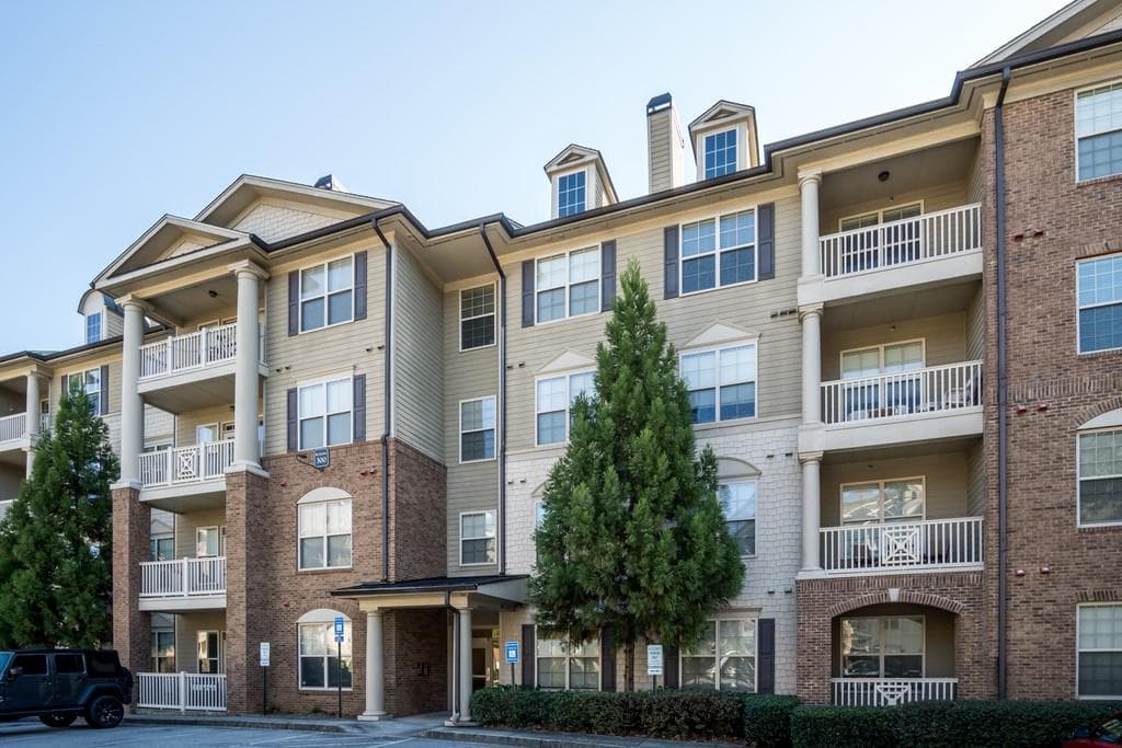 2 bedroom, 2 bathroom, 1,475 sq ft condominium sold at 4805 W Village Way 3207, Smyrna, GA 30080