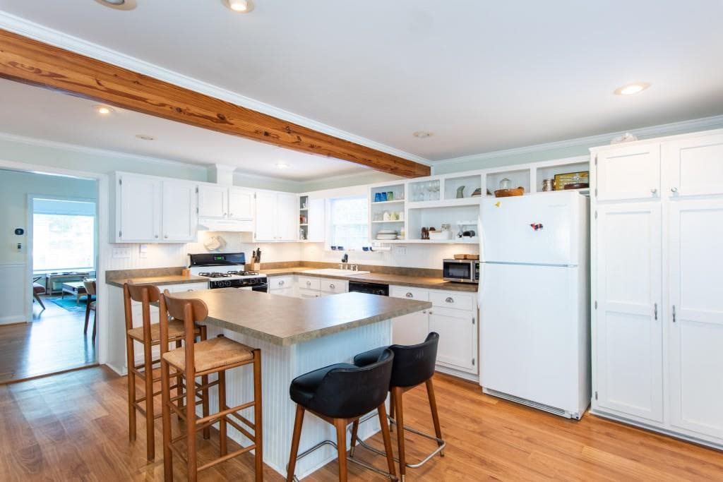 1940 Thompson Avenue, East Point, GA 30344 — most recent listing photo