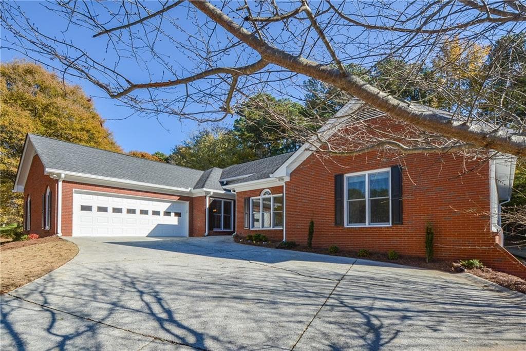 5 bedroom, 4 bathroom, 2,590 sq ft single family residence sold at 3530 Parkwood Hills Court, Snellville, GA 30078