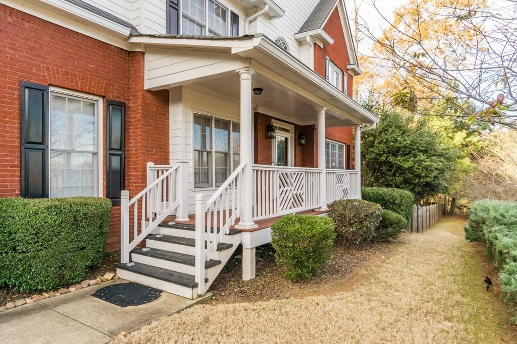 4 bedroom, 4 bathroom, 2,590 sq ft single family residence sold at 400 The Falls Of Cherokee Drive, Canton, GA 30114