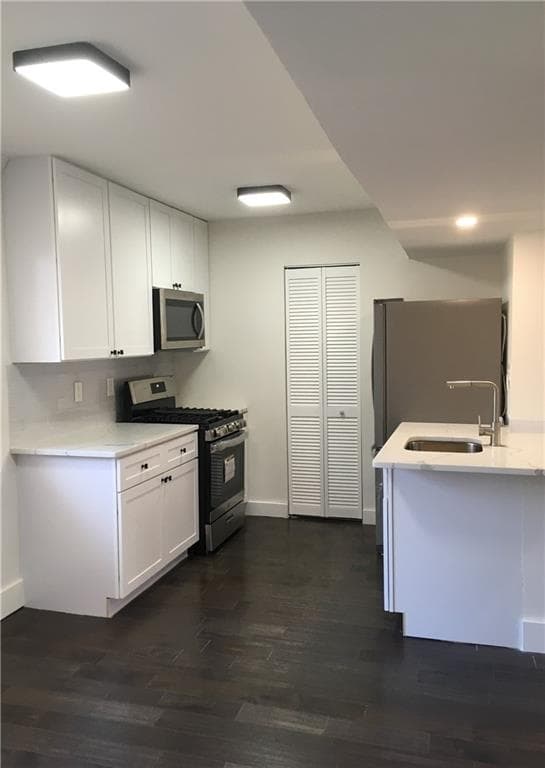 1 bedroom, 1 bathroom, 740 sq ft condominium sold at 100 Biscayne Drive E3, Atlanta, GA 30309