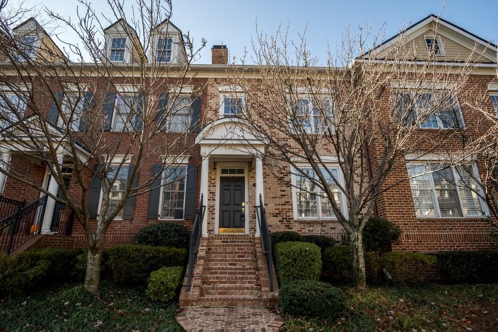 2 bedroom, 2 bathroom, 2,040 sq ft condominium sold at 4752 Ivy Ridge Drive 1, Atlanta, GA 30339