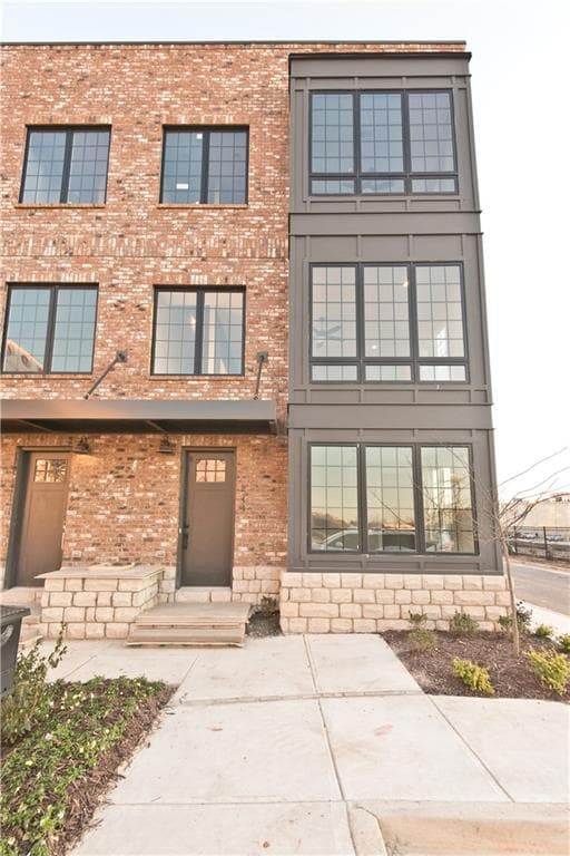 3 bedroom, 4 bathroom, 2,268 sq ft townhouse sold at 252 Castleberry Station Drive, Atlanta, GA 30313