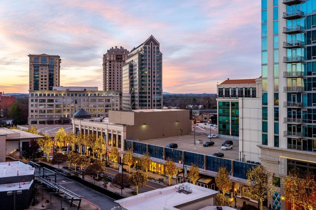 2 bedroom, 2 bathroom, 1,060 sq ft condominium sold at 250 PHARR Road 410, Atlanta, GA 30305