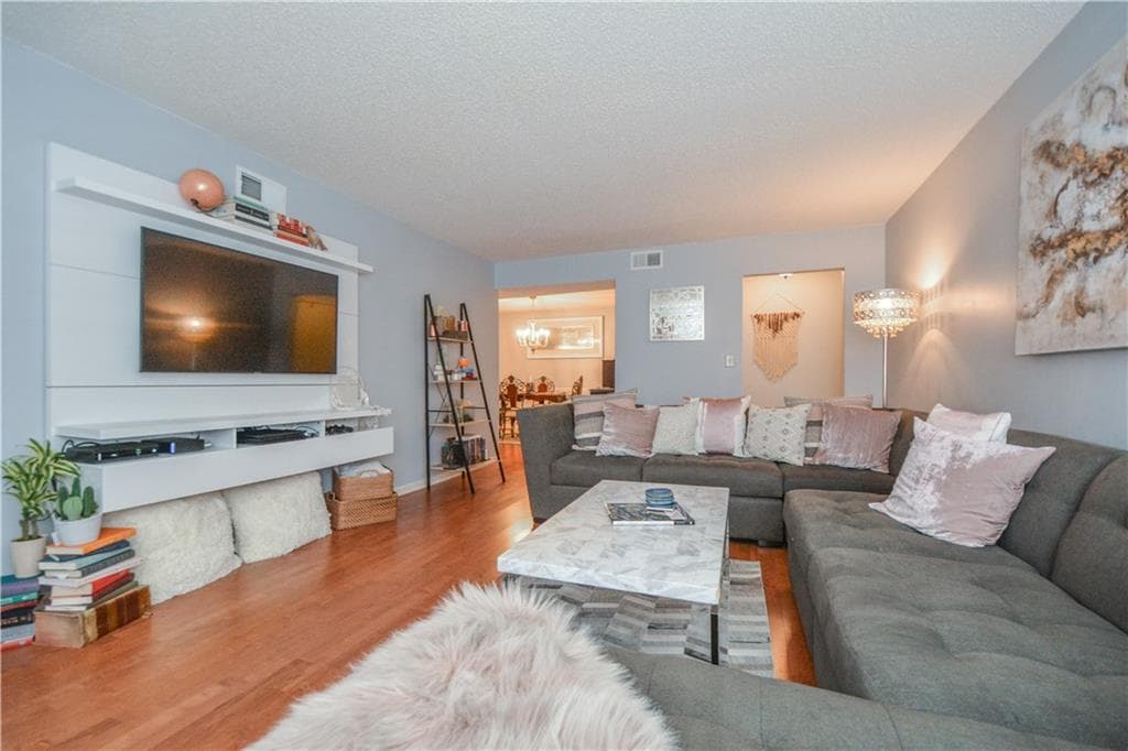 3 bedroom, 2 bathroom, 1,423 sq ft condominium sold at 6851 Roswell Road F20, Sandy Springs, GA 30328
