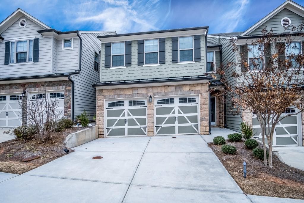 3 bedroom, 3 bathroom, 2,054 sq ft townhouse sold at 306 Old Stable Drive, Woodstock, GA 30188