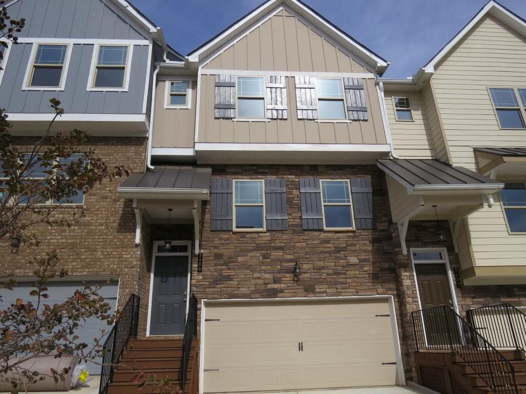 3 bedroom, 4 bathroom, 2,084 sq ft townhouse sold at 3486 Abbey Way, Gainesville, GA 30507