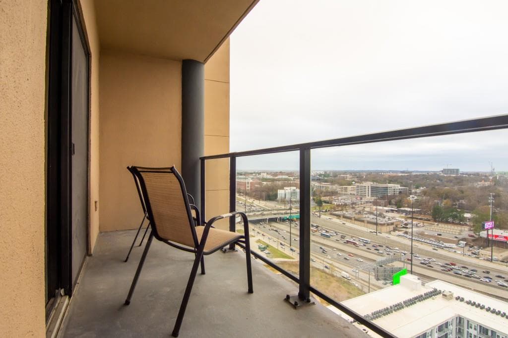 1 bedroom, 1 bathroom, 645 sq ft condominium sold at 1280 W Peachtree Street 2704, Atlanta, GA 30309