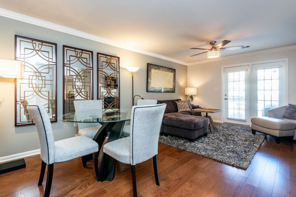 1 bedroom, 1 bathroom, 713 sq ft condominium sold at 3655 Habersham Road 132B, Atlanta, GA 30305
