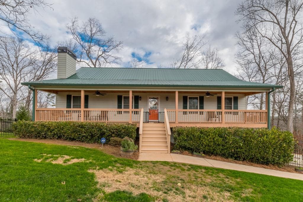 3 bedroom, 3 bathroom, 2,680 sq ft single family residence sold at 6156 Timberidge Drive, Gainesville, GA 30506