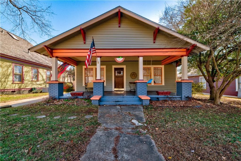 2 bedroom, 2 bathroom, 1,000 sq ft single family residence sold at 147 Claire Drive, Atlanta, GA 30315