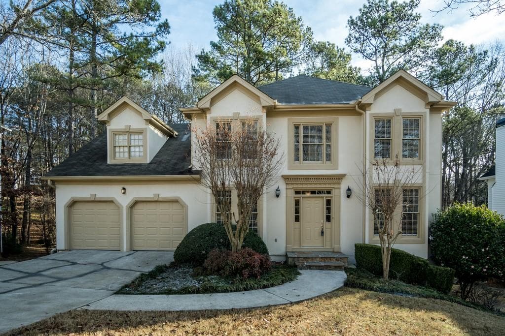 4 bedroom, 3 bathroom, 2,800 sq ft single family residence sold at 370 Welwyn Walk, Alpharetta, GA 30022