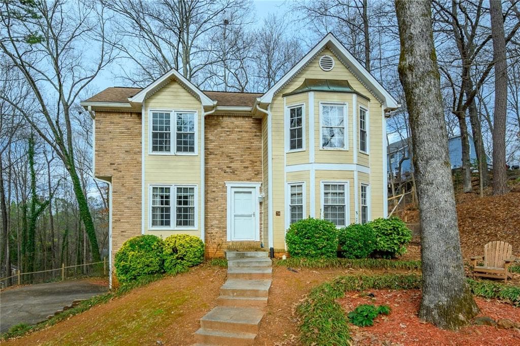 3 bedroom, 3 bathroom, 1,640 sq ft single family residence sold at 28 Peggy Court, Marietta, GA 30064