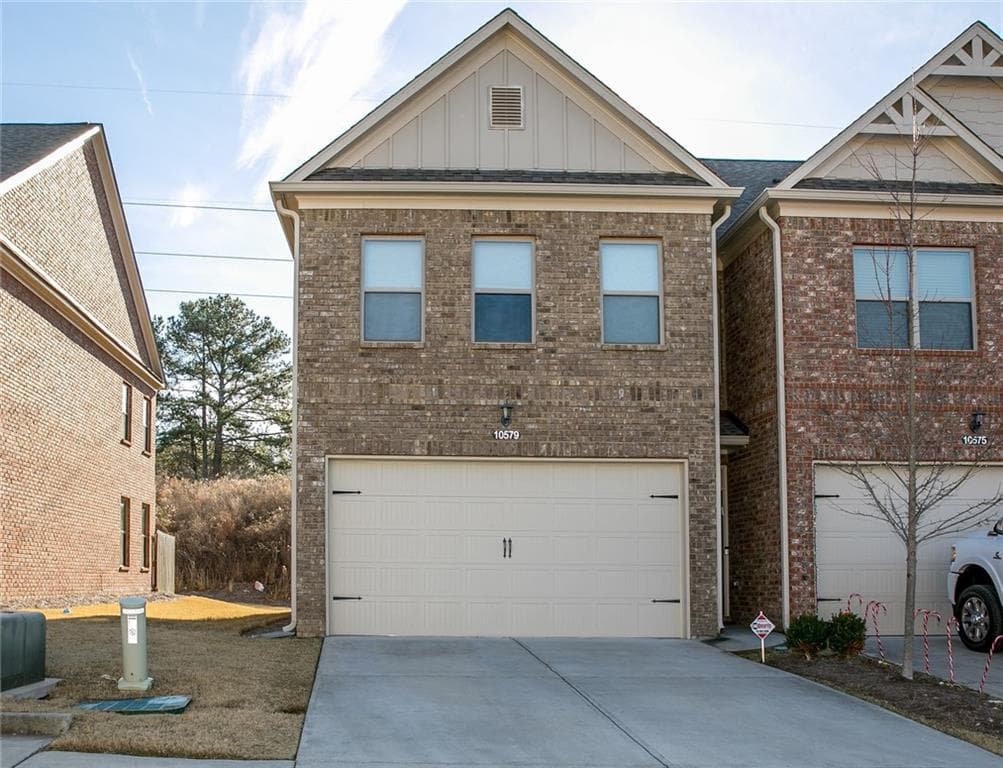 3 bedroom, 3 bathroom, 1,994 sq ft townhouse sold at 10579 Naramore Lane, Johns Creek, GA 30022