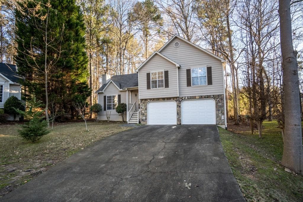 3 bedroom, 3 bathroom, 1,802 sq ft single family residence sold at 2870 Red Haven Court, Powder Springs, GA 30127