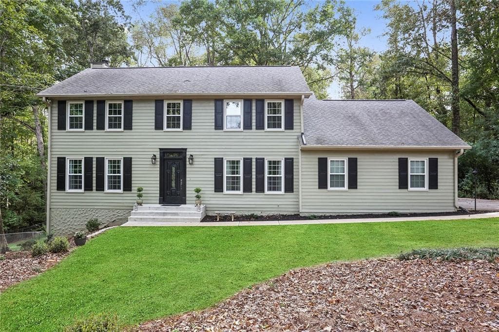 4 bedroom, 4 bathroom, 3,868 sq ft single family residence sold at 685 W Hembree Crossing, Roswell, GA 30076