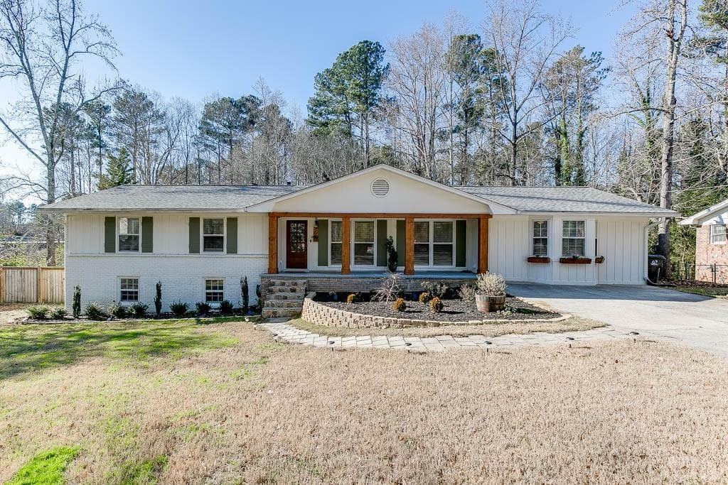 5737 Pinedale Circle, Sugar Hill, GA 30518 — most recent listing photo