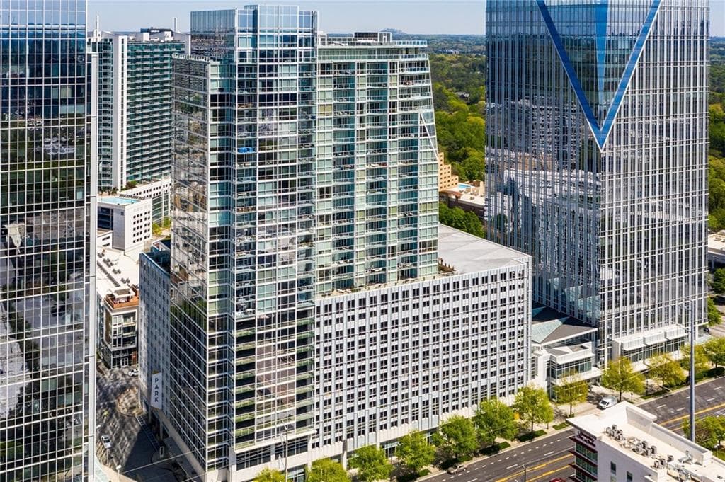 3 bedroom, 3 bathroom, 2,748 sq ft condominium sold at 3325 Piedmont Road 1506, Atlanta, GA 30305