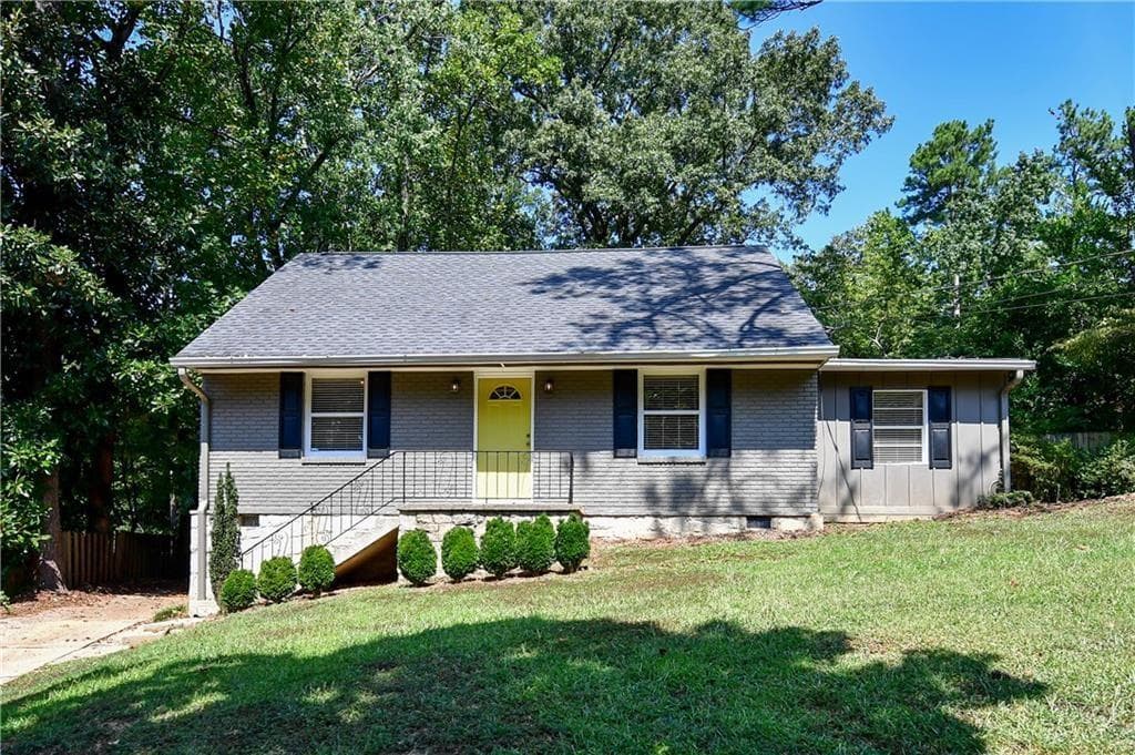 3 bedroom, 2 bathroom single family residence sold at 2915 Ridgemore Road, Atlanta, GA 30318
