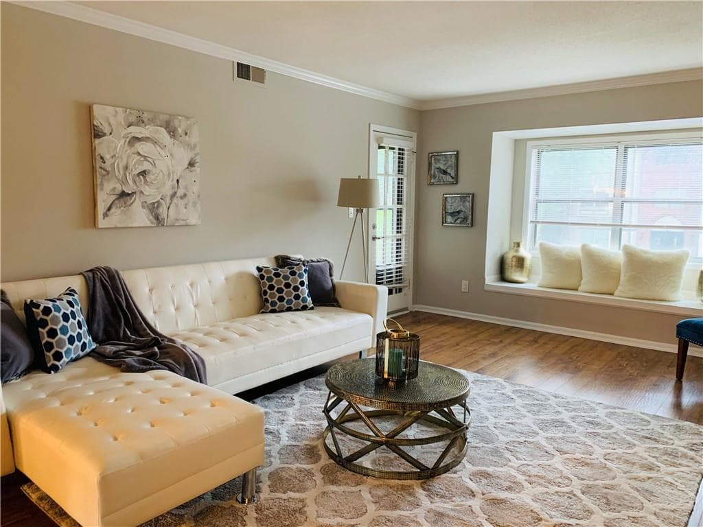3 bedroom, 2 bathroom, 1,469 sq ft condominium sold at 6851 Roswell Road Q14, Sandy Springs, GA 30328