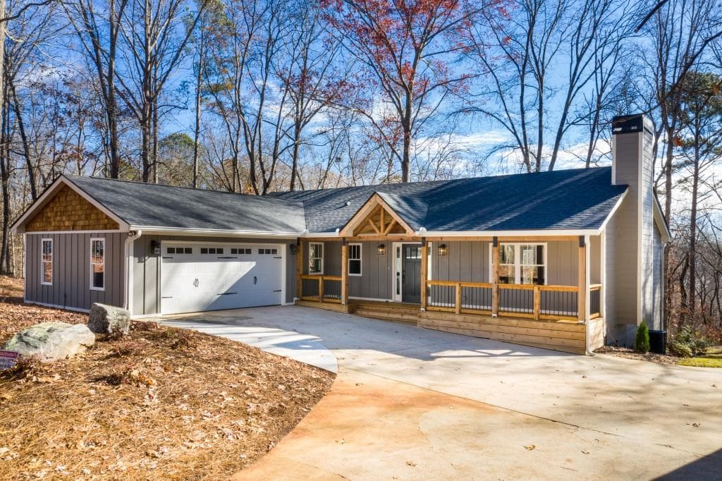 5 bedroom, 3 bathroom, 3,300 sq ft single family residence sold at 8960 Browns Bridge Road, Gainesville, GA 30506
