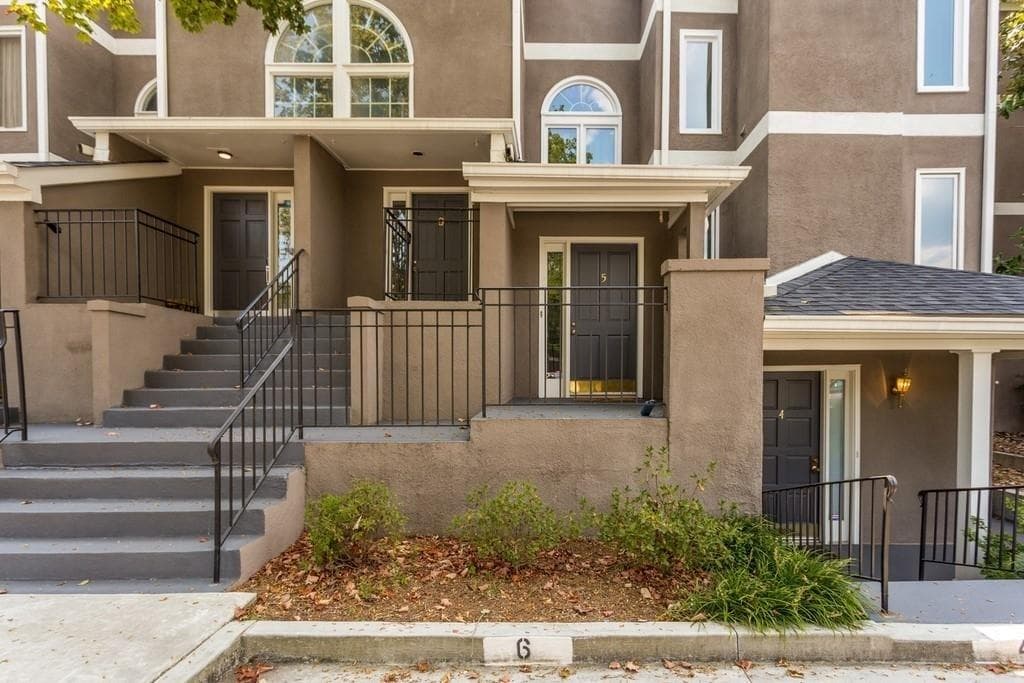 2 bedroom, 2 bathroom, 1,450 sq ft condominium sold at 5 NORMANDY Court, Atlanta, GA 30324