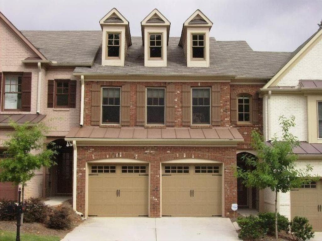 3 bedroom, 3 bathroom, 1,972 sq ft townhouse sold at 1702 Caswell Parkway 18, Marietta, GA 30060