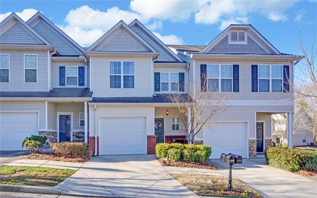 3 bedroom, 3 bathroom townhouse sold at 4806 Zephyr Cove Pl, Flowery Branch, GA 30542