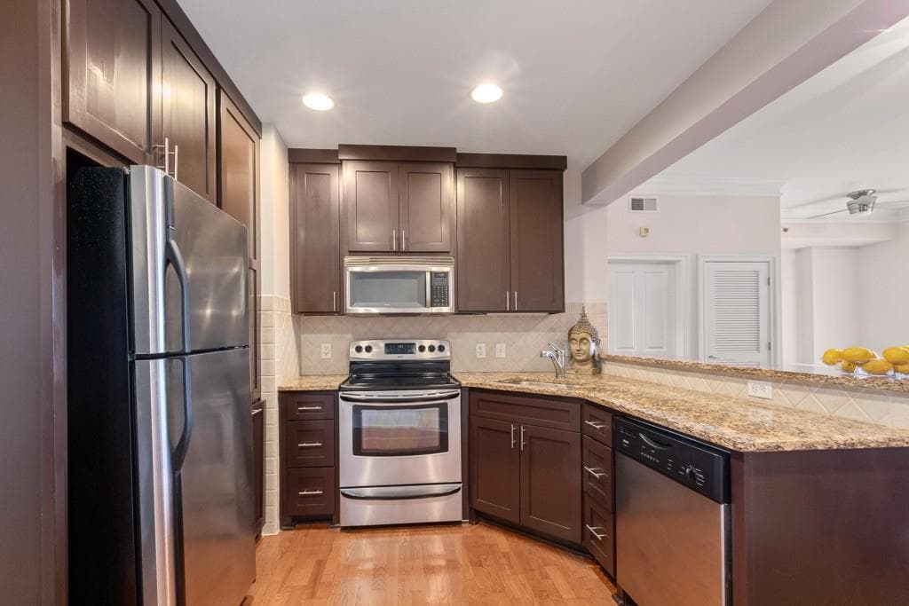 1 bedroom, 1 bathroom, 601 sq ft condominium sold at 2277 Peachtree Road 601, Atlanta, GA 30309