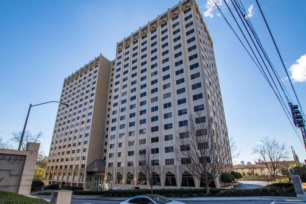 2 bedroom, 2 bathroom, 1,062 sq ft condominium sold at 2479 PEACHTREE Road 214, Atlanta, GA 30305