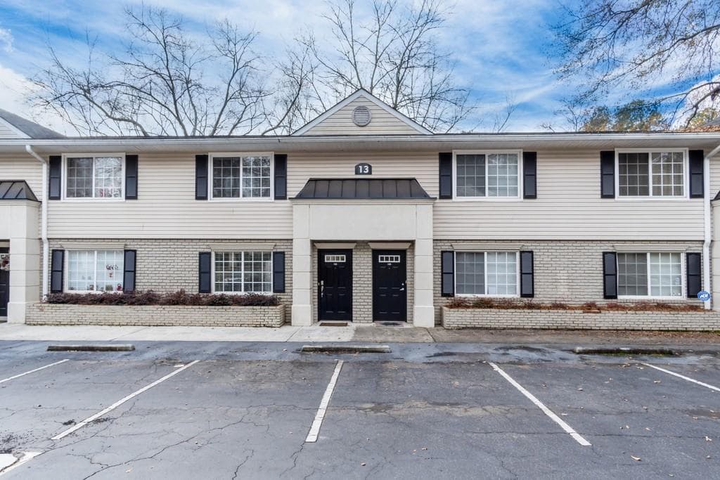 2 bedroom, 2 bathroom, 1,000 sq ft townhouse sold at 6940 Roswell Road 13C, Atlanta, GA 30328