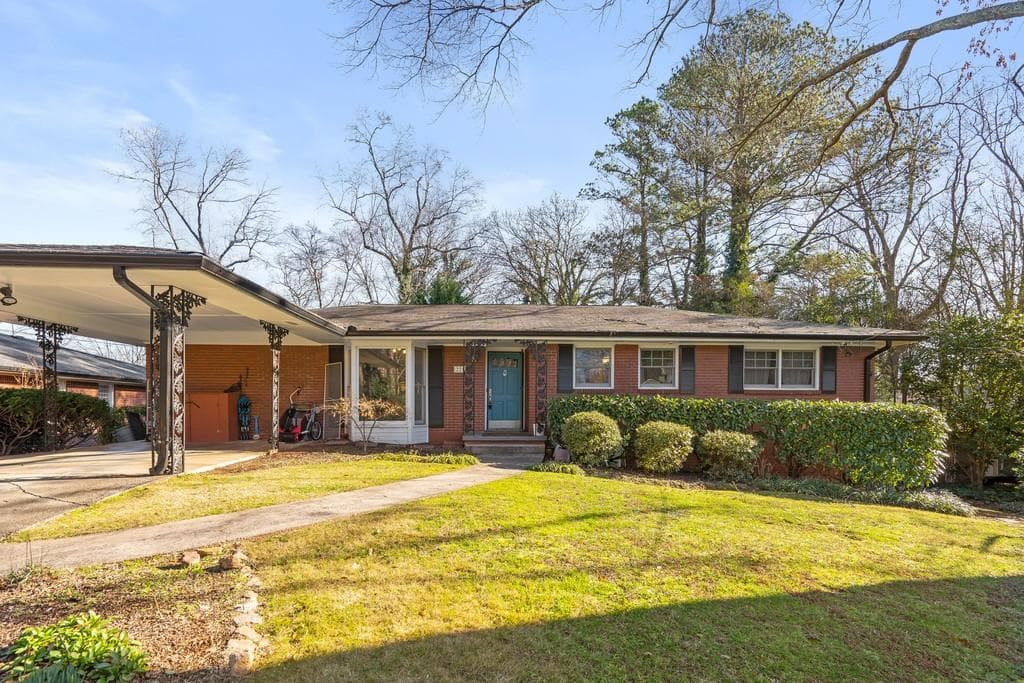 4 bedroom, 3 bathroom, 3,219 sq ft single family residence sold at 221 Chelsea Circle, Decatur, GA 30030