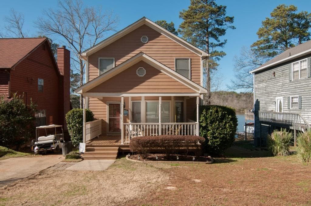 3 bedroom, 3 bathroom, 1,961 sq ft single family residence sold at 8712 Lake Drive, Snellville, GA 30039