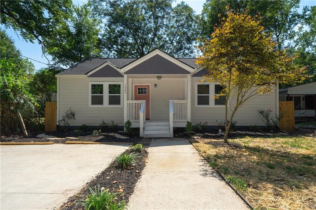 2 bedroom, 2 bathroom, 946 sq ft single family residence sold at 1547 Paxon Street, Atlanta, GA 30317