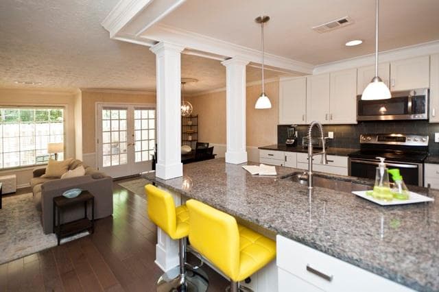 2 bedroom, 3 bathroom, 1,572 sq ft condominium sold at 819 Heritage Square, Decatur, GA 30033