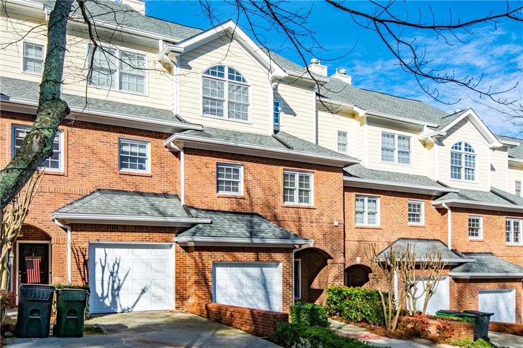 3 bedroom, 4 bathroom, 2,301 sq ft townhouse sold at 1200 Wing Street 4, Sandy Springs, GA 30350
