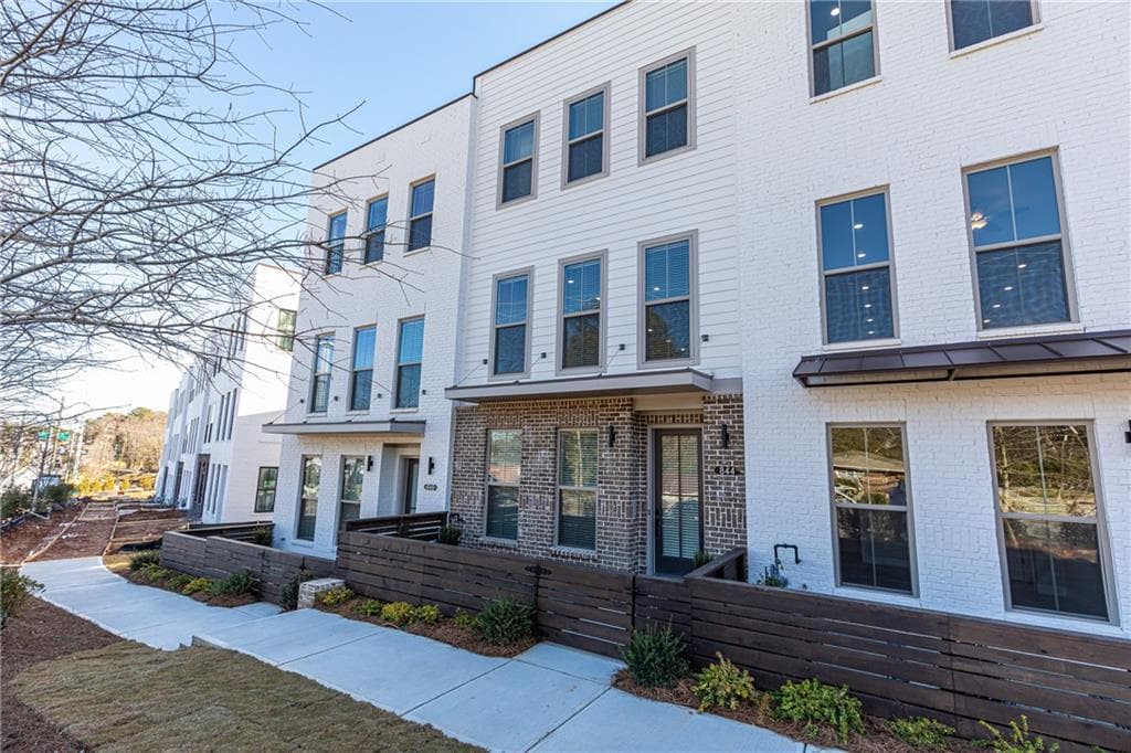 3 bedroom, 4 bathroom, 2,142 sq ft townhouse sold at 844 Constellation Drive 14, Decatur, GA 30033