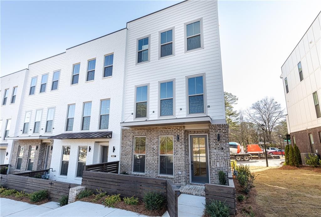 3 bedroom, 4 bathroom, 2,142 sq ft townhouse sold at 840 Constellation Drive 16, Decatur, GA 30033