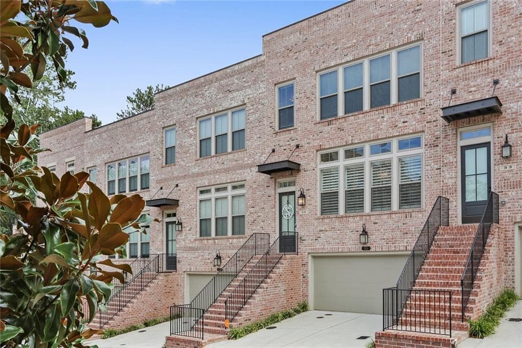 3 bedroom, 4 bathroom, 2,676 sq ft townhouse sold at 55 Marlow Place, Atlanta, GA 30328