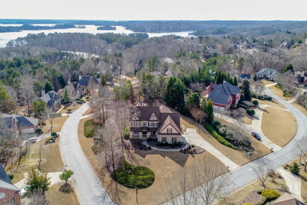 4 bedroom, 5 bathroom, 3,194 sq ft single family residence sold at 3520 River Haven Court, Gainesville, GA 30506