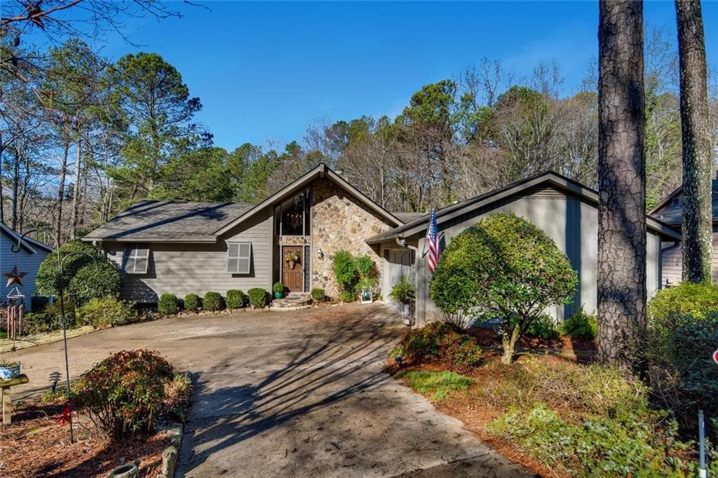450 Hackberry Court, Roswell, GA 30076 — most recent listing photo