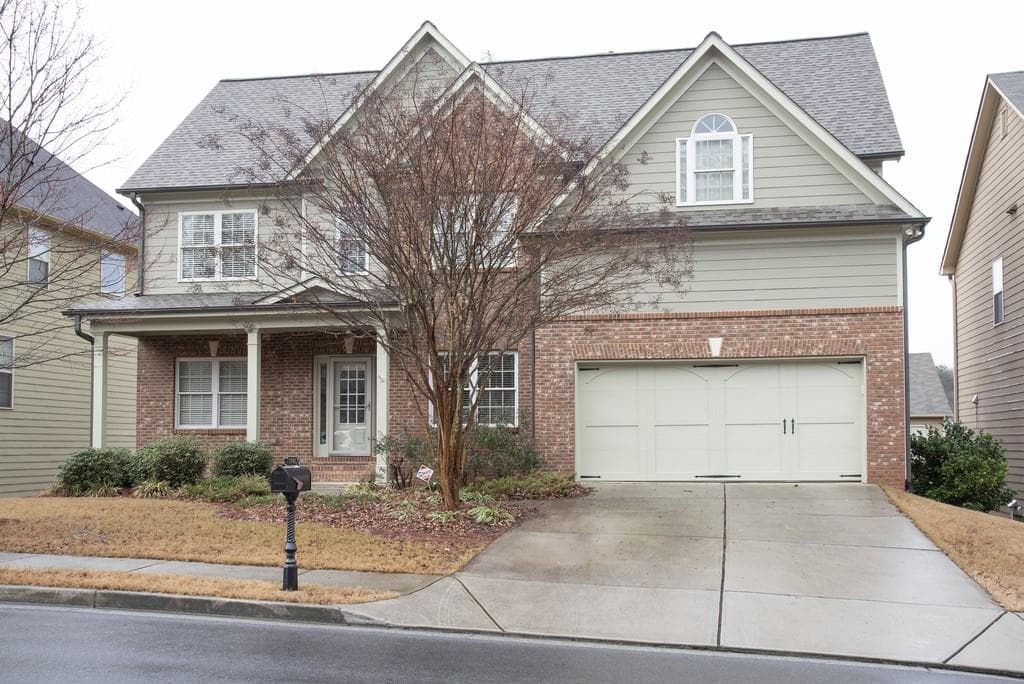 4 bedroom, 3 bathroom, 2,764 sq ft single family residence sold at 3562 Fallen Oak Drive, Buford, GA 30519