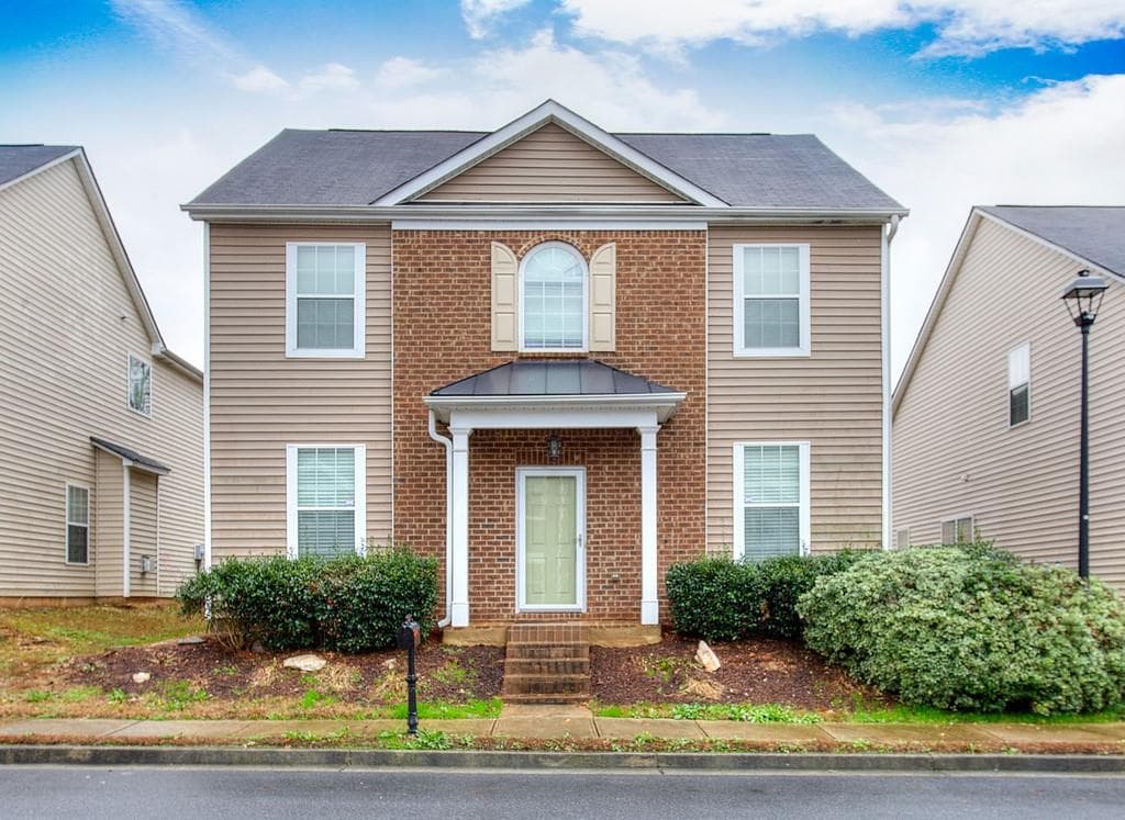 3 bedroom, 3 bathroom, 2,745 sq ft single family residence sold at 3315 TIARA Circle, Atlanta, GA 30311