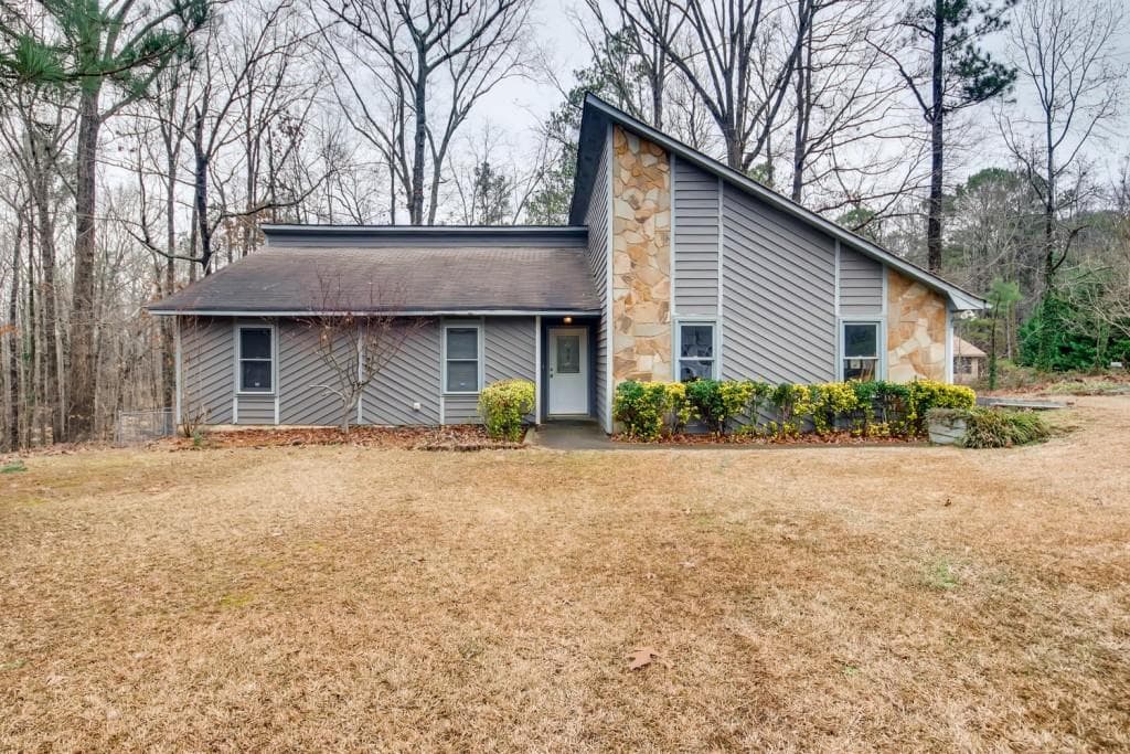 3 bedroom, 2 bathroom, 1,440 sq ft single family residence sold at 4095 Lara Court, Snellville, GA 30039