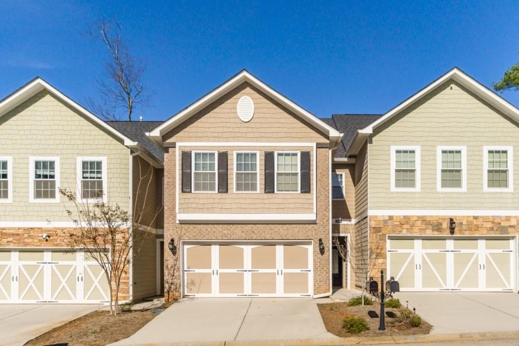 3 bedroom, 3 bathroom, 2,081 sq ft townhouse sold at 2856 Jordan Oaks Lane 9, Decatur, GA 30033