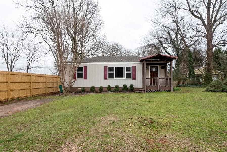 2 bedroom, 1 bathroom, 836 sq ft single family residence sold at 2521 SE Davis Drive, Smyrna, GA 30080