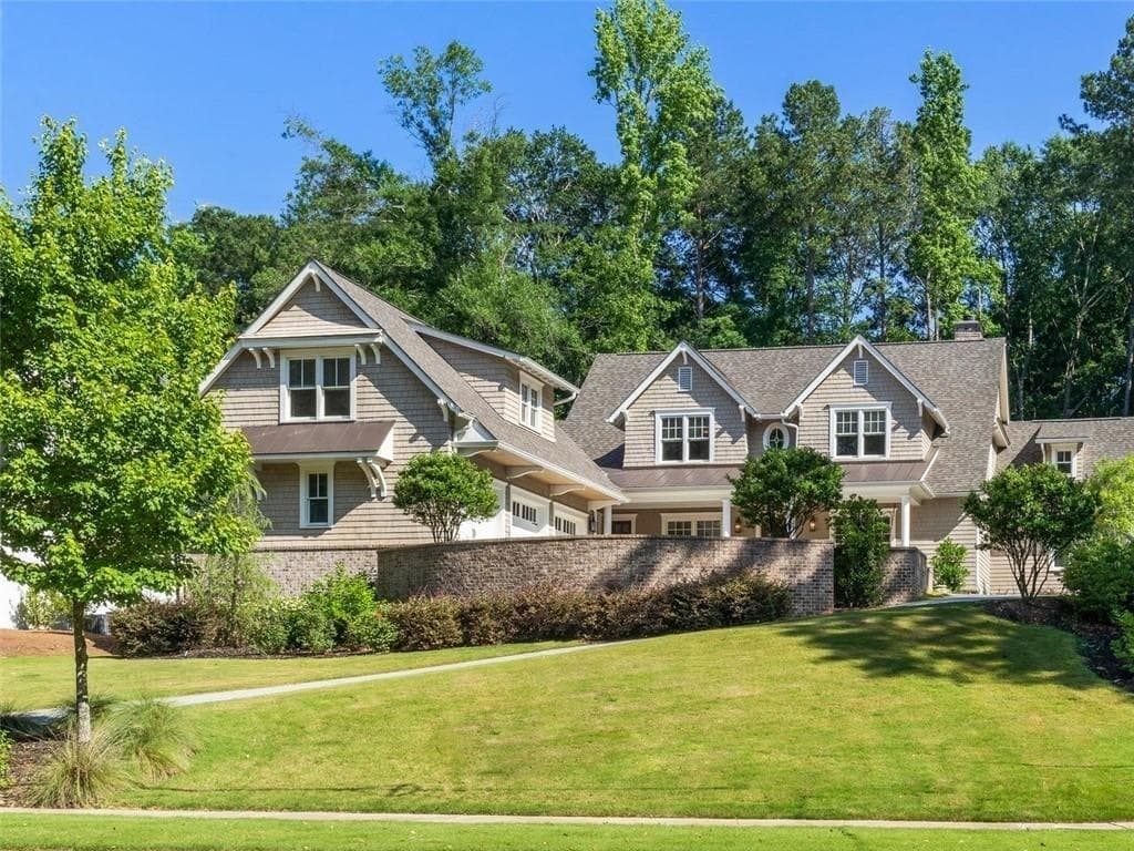 6 bedroom, 8 bathroom, 7,500 sq ft single family residence sold at 935 Peachtree Battle Avenue, Atlanta, GA 30327