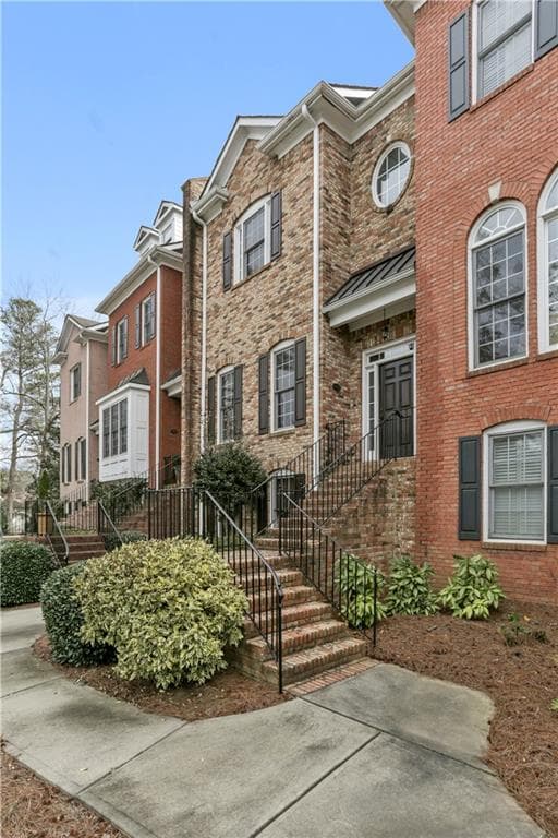4 bedroom, 5 bathroom, 3,335 sq ft townhouse sold at 2604 Brookhaven Chase Lane, Brookhaven, GA 30319