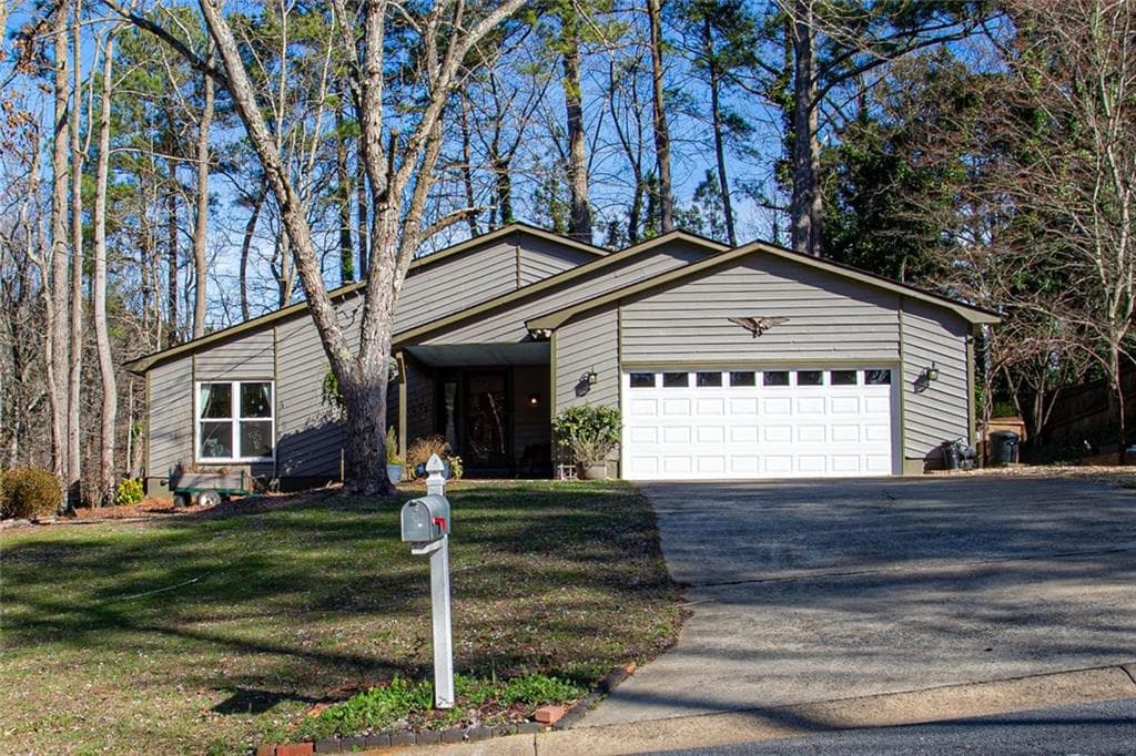 3 bedroom, 2 bathroom, 1,850 sq ft single family residence sold at 450 Ridgetop Drive, Acworth, GA 30102