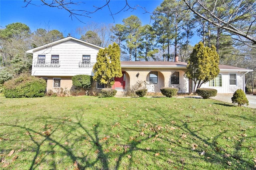 3 bedroom, 2 bathroom, 2,012 sq ft single family residence sold at 424 Foxfire Drive, Smyrna, GA 30082